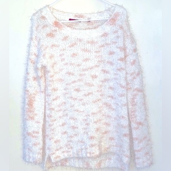 Red Brand Pink & White Scoop-Neck Fuzzy Sweater-Size Small-Acrylic Blend - Picture 1 of 7